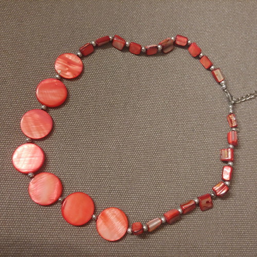 Short red necklace with shells like new