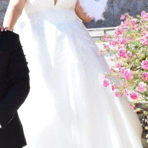 Wedding dress like new, size 54, with veil and bust padding
