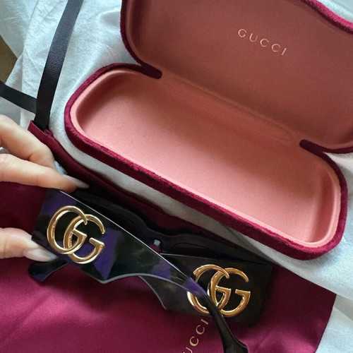 Gucci sunglasses like new, black and purple