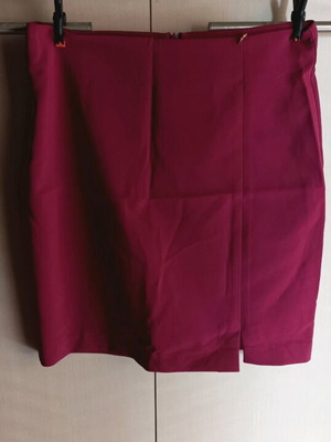 Enzzo women's skirt like new, burgundy with small slit, size M