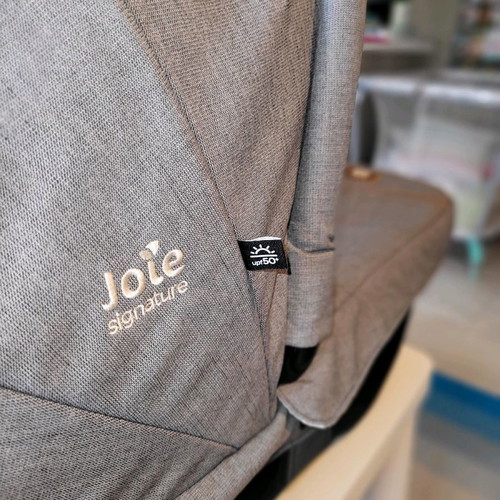 Joie Ramble XL Gray Carbon Signature Collection baby carrycot new