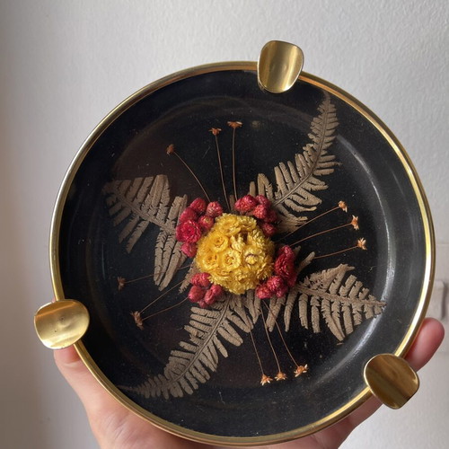 Vintage resin ashtray with dried flowers and gold details