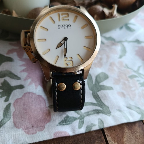 Oozoo Steel wristwatch used with white dial and black leather strap