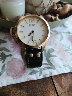 Oozoo Steel wristwatch used with white dial and black leather strap