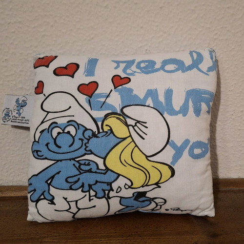 Smurfs decorative pillow 2010 like new with message