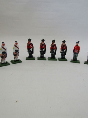 Metal collectible William Grant & Sons military figures like new, set of 9