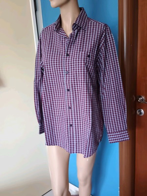 Shirt size M with red and purple pattern like new