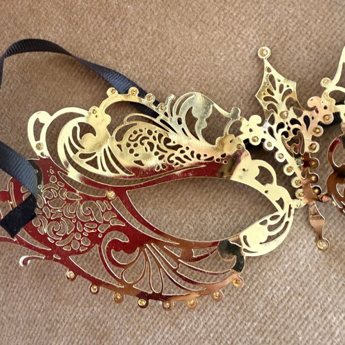 Venetian mask handmade like new, golden 20cm