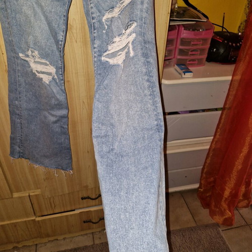 American Eagle flared jeans with rips like new, size L