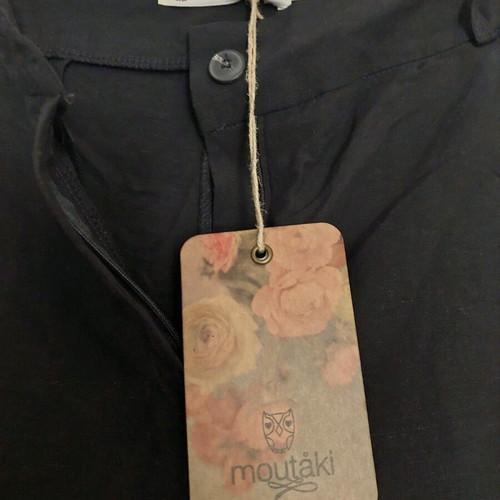 Moutaki black shorts new, size M