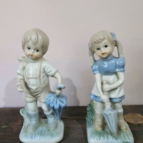 Vintage porcelain figurine set like new, children with umbrellas