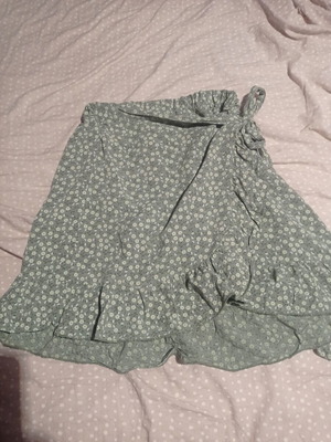 Summer skirt like new, white and green, size M