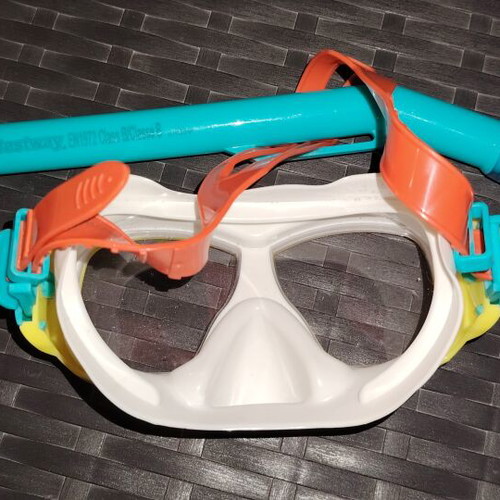 Children's snorkeling mask up to 6 years, like new