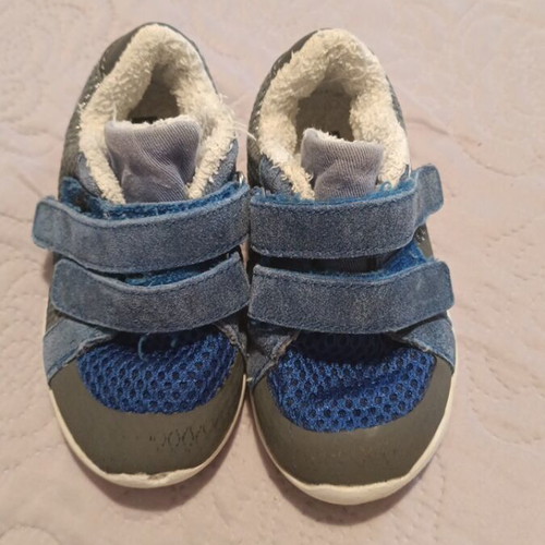Adidas and Benetton athletic shoes used, sizes 22 and 23, blue