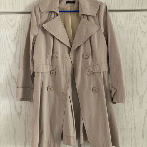 Beige NoLarge trench coat like new with two pockets