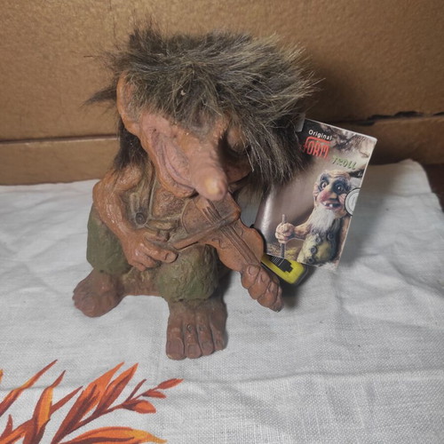 Ny Form Original 1980s Norwegian Handmade Fiddler Troll 17cm ύψος καινούριο με ετικέτα