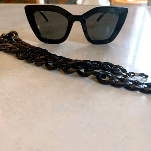 Meller sunglasses with polarized lens and chain, never worn