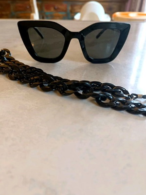 Γυαλιά ηλίου Meller με polarized φακό και αλυσίδα, ποτέ φορεμένα