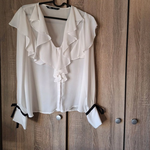 ZARA White shirt with black sleeve details like new, size M