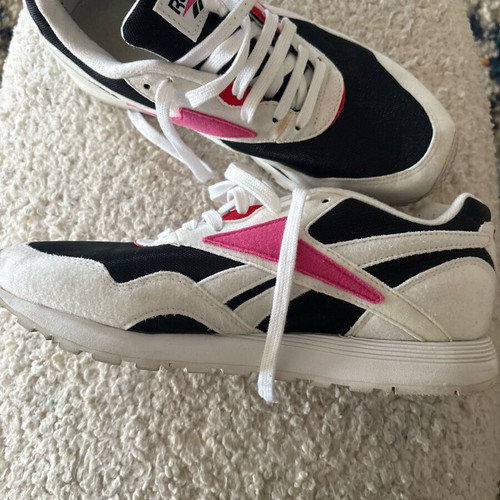 Reebok women's sneakers size 39 like new, white and pink