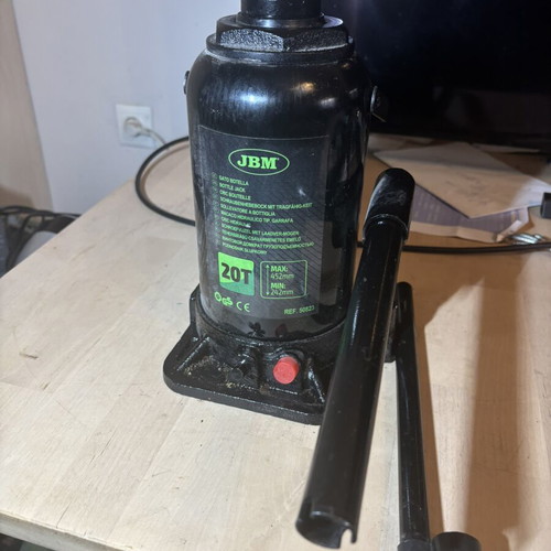 JBM Hydraulic Bottle Jack with 45.2cm Lift Capacity and 20 Ton Load