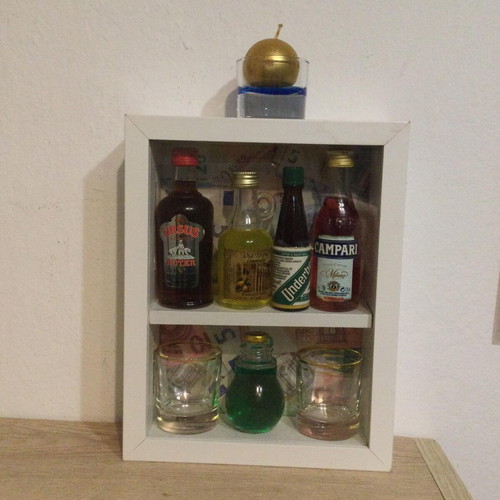 Mini bar box like new with sealed bottles