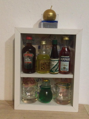 Mini bar box like new with sealed bottles