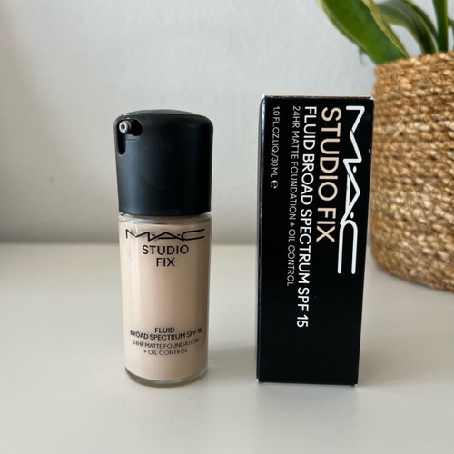 MAC Studio Fix Makeup SPF 15 NC10 new