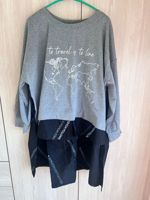 Oversize sweatshirt with world map print, like new, one size