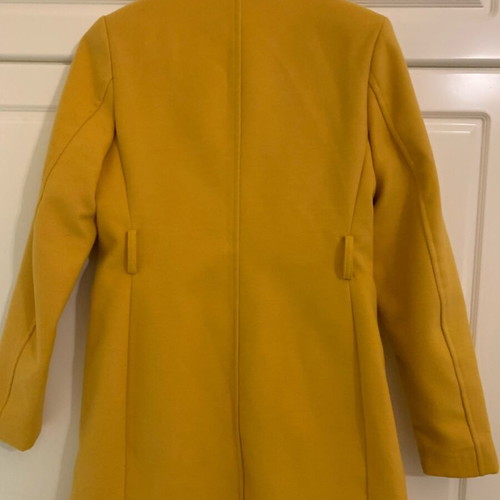 Select women's coat like new, yellow, size M