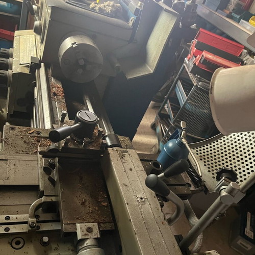 Metal lathe like new with milling head and cooling system