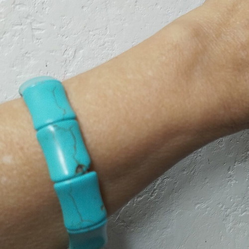 Howlite stone bracelet turquoise color like new