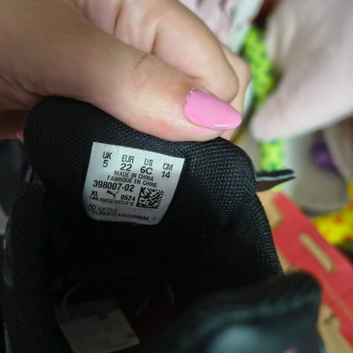 Girls' shoes used, various sizes and styles