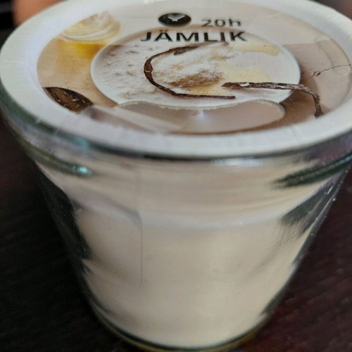 Vanilla scented candle 20 hours new