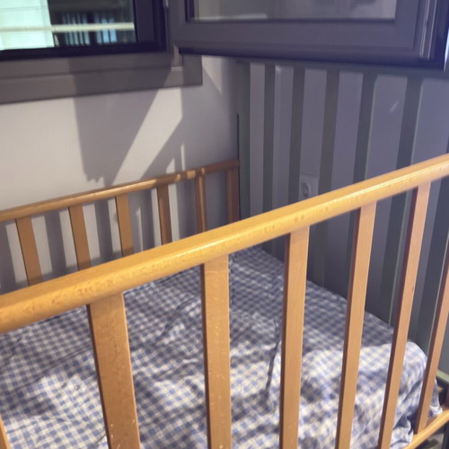 Baby crib like new with mattress and storage space