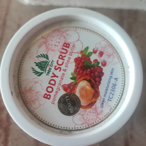 Body scrub set 2x200mg with kiwi, aloe vera, pomegranate, shea butter