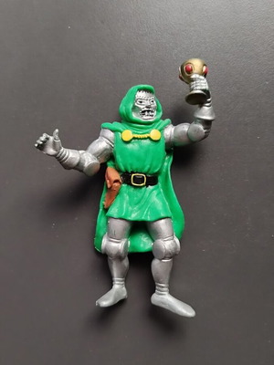 Dr. Doom figure used, Fantastic Four Comics Spain 1987