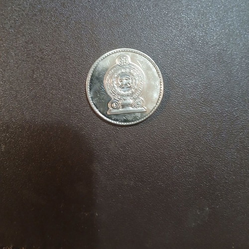 Sri Lanka one rupee coin 2002