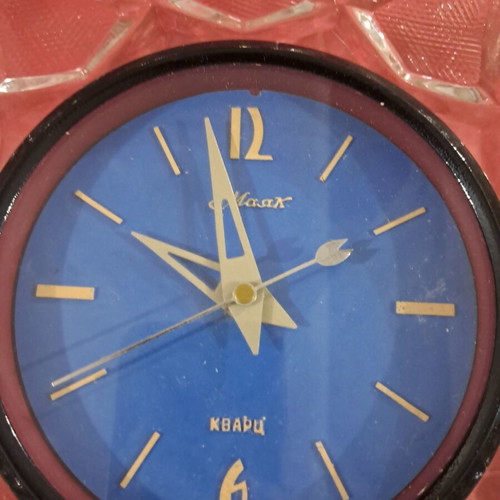 Crystal table clock