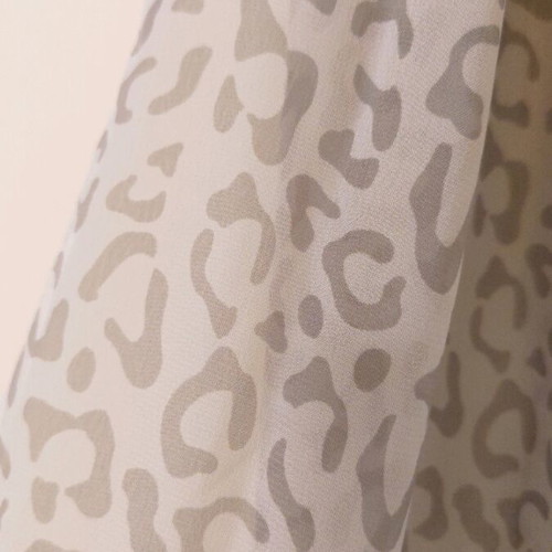 Scarf grey leopard like new