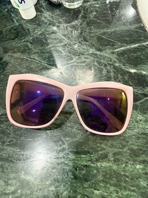 Guess pink pastel sunglasses like new with case