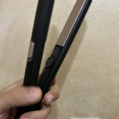 Iden Welt hair straightener with ceramic plates