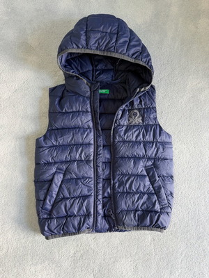 Benetton kids sleeveless vest 5 years like new, blue