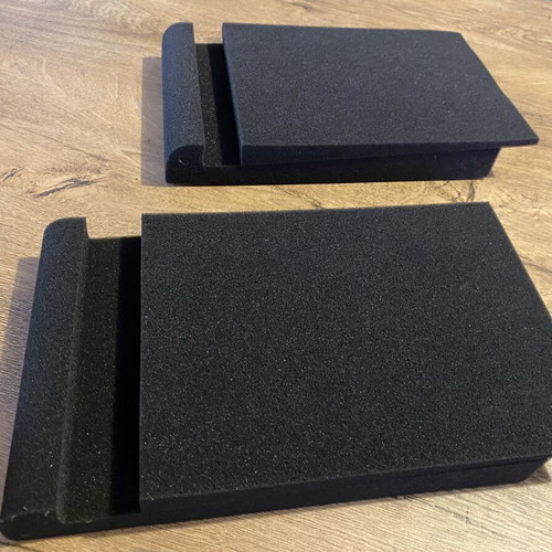 Speaker isolation bases for bookshelf or studio monitors 18x28cm like new