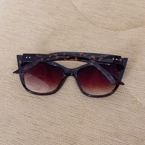 Sunglasses like new with case and cleaning cloth, black and orange