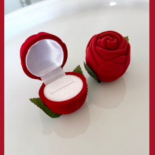 Velvet ring box in red rose shape new