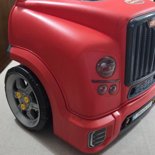 Toy truck toolbox with tools and light