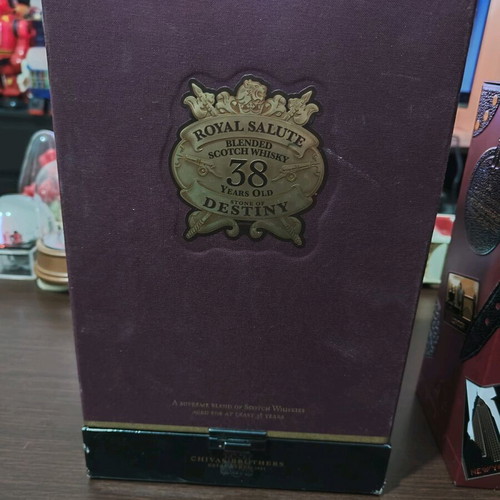 Whisky Collectible Cases used, Chivas and Dimple