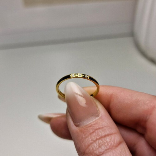Stainless steel wedding ring with rhinestones new, gold color size 8
