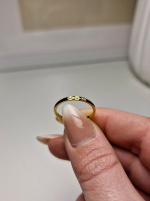Stainless steel wedding ring with rhinestones new, gold color size 8